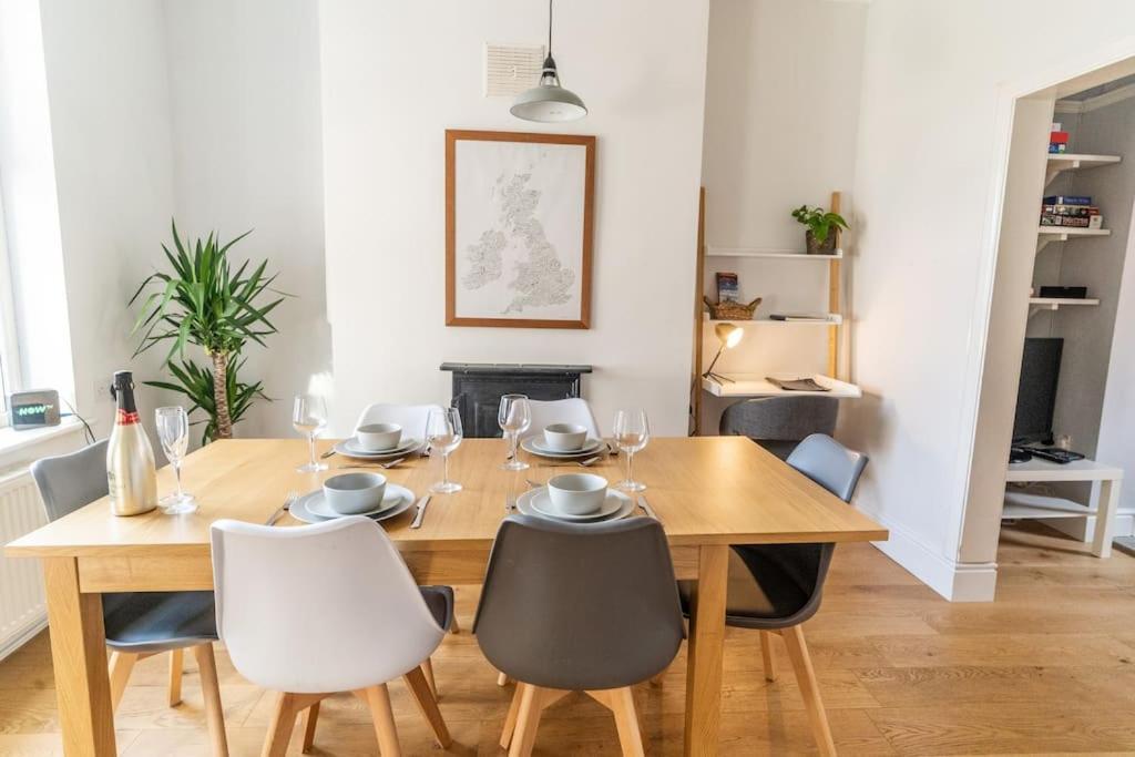 Spacious 3 Bedroom House יורק מראה חיצוני תמונה