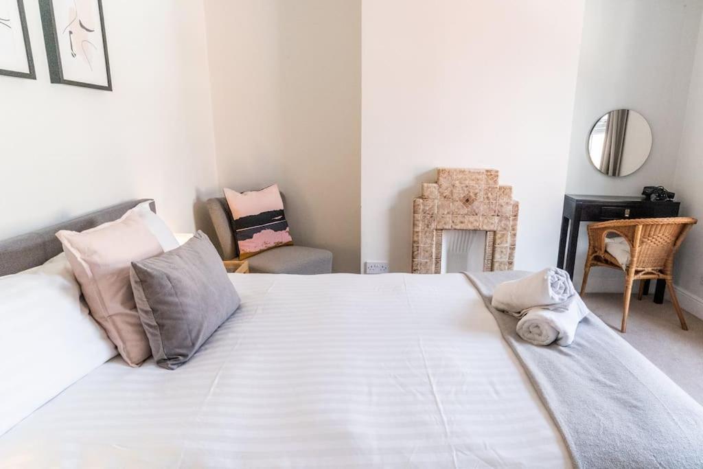Spacious 3 Bedroom House יורק מראה חיצוני תמונה